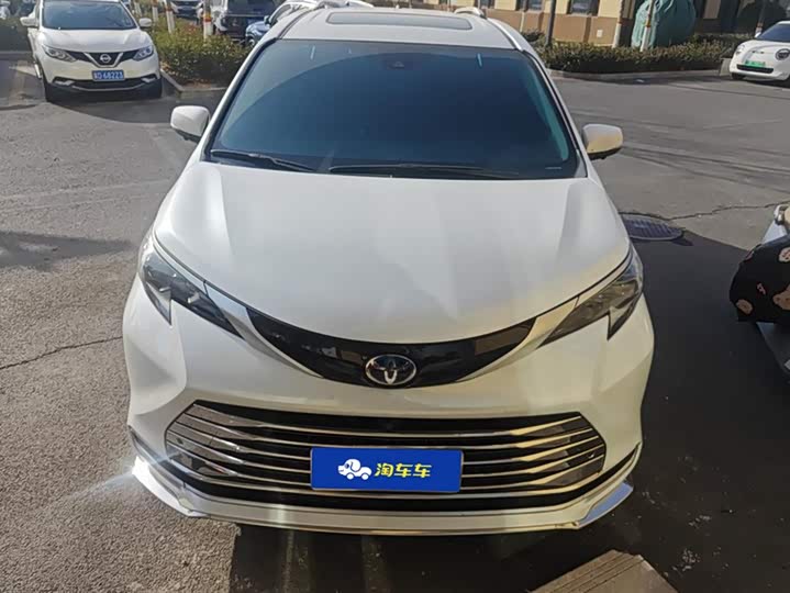 Фото 2 - Toyota Sienna