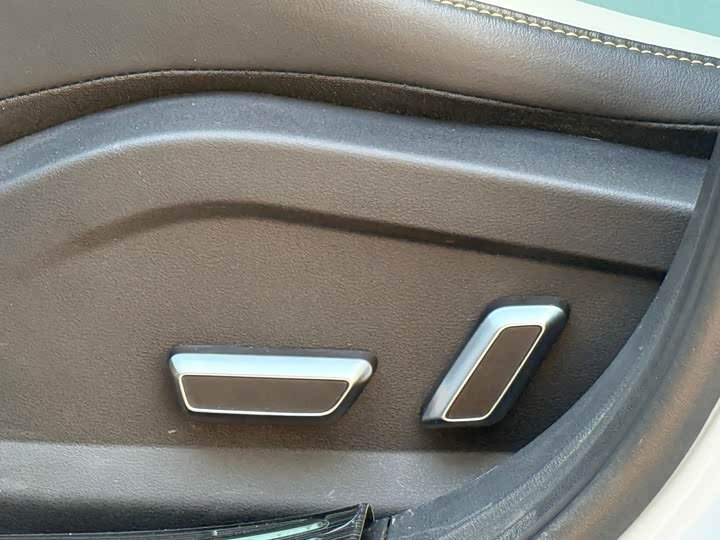 Фото 6 - Geely Emgrand L Hi·P Hybrid