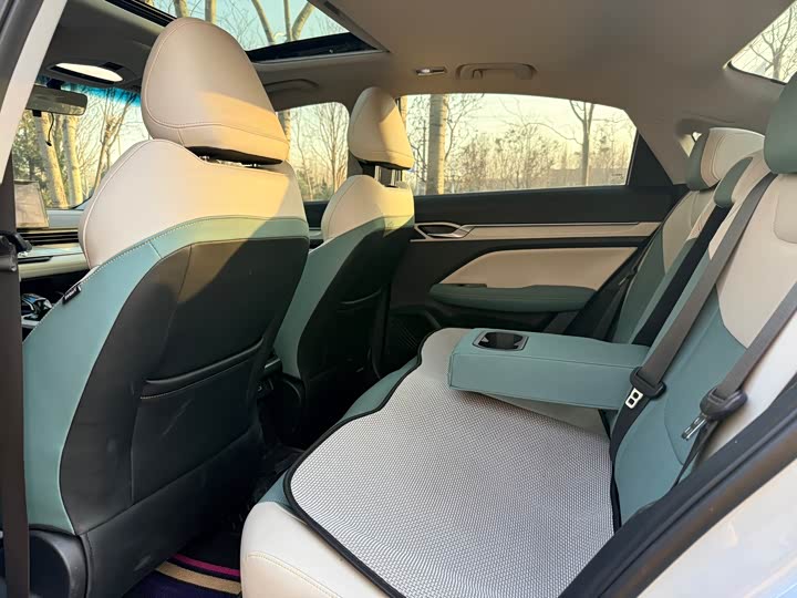 Фото 9 - Geely Emgrand L Hi·P Hybrid