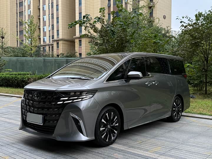 Фото 2 - Toyota Alphard