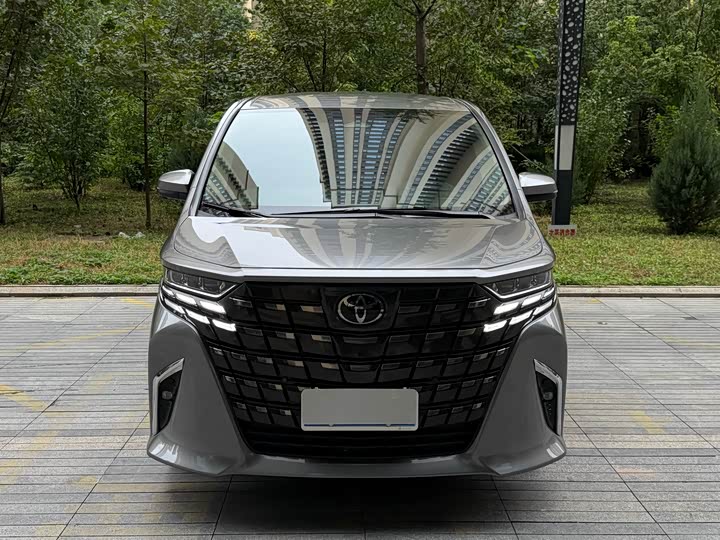 Фото 3 - Toyota Alphard