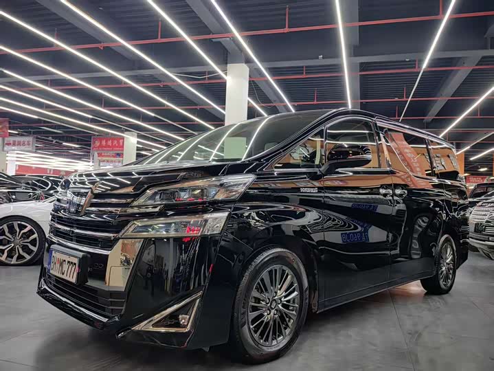 Фото 1 - Toyota Vellfire