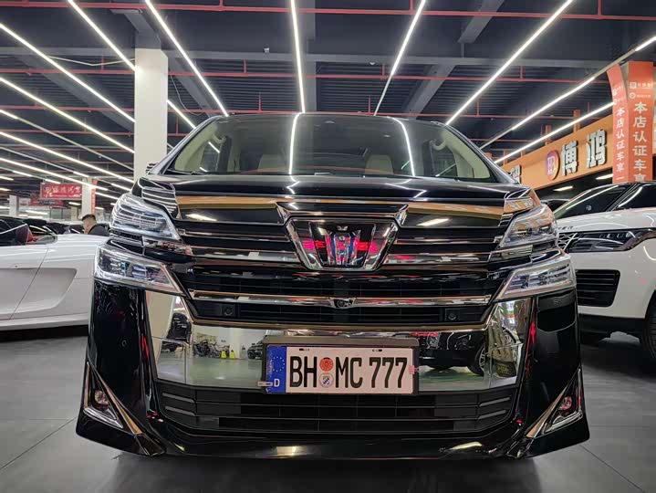 Фото 2 - Toyota Vellfire