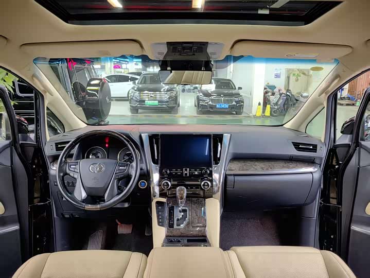 Фото 4 - Toyota Vellfire