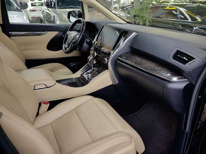 Фото 5 - Toyota Vellfire