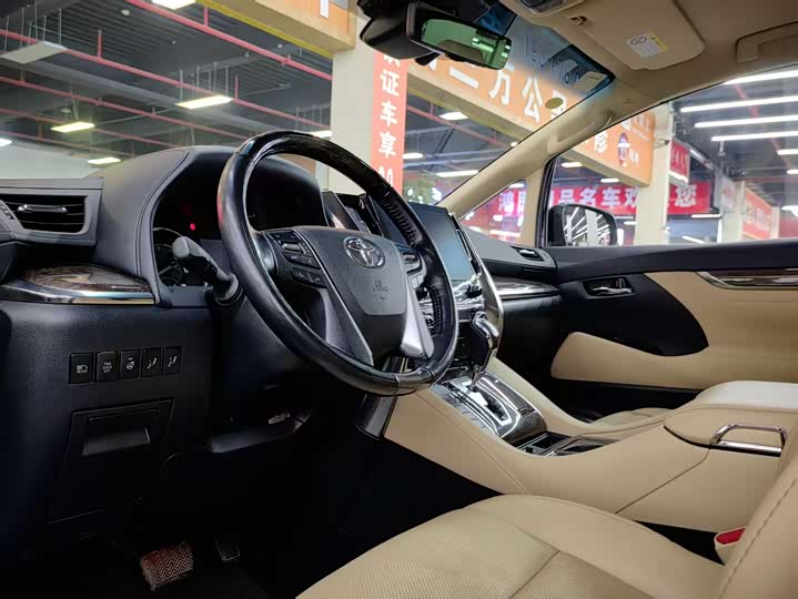 Фото 7 - Toyota Vellfire