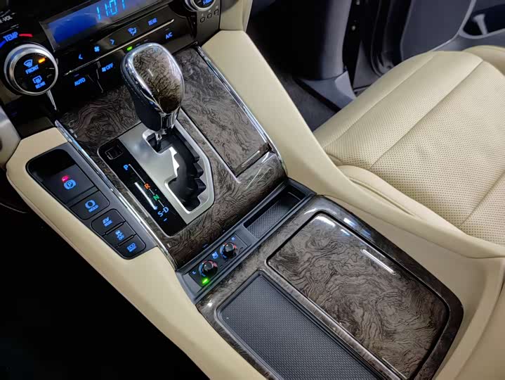 Фото 8 - Toyota Vellfire