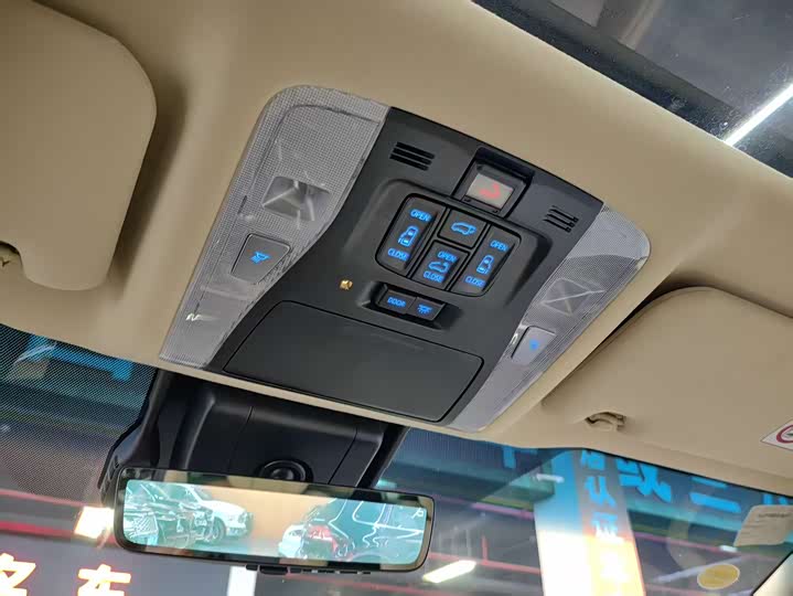 Фото 9 - Toyota Vellfire