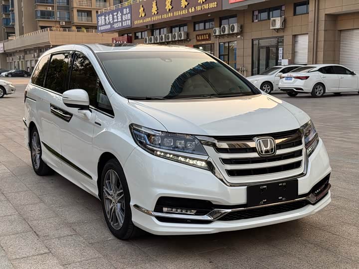 Фото 3 - Honda Elysion