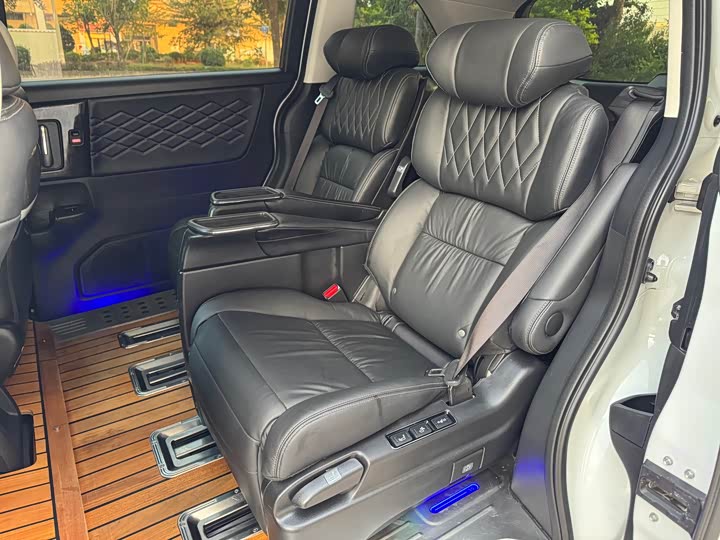 Фото 9 - Honda Elysion