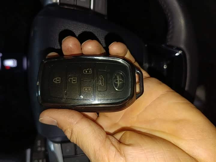 Фото 9 - Toyota Sienna