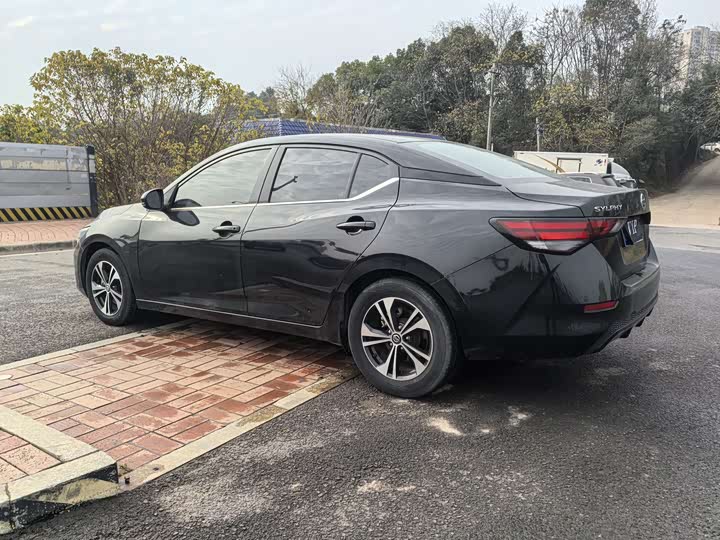 Фото 5 - Nissan Sylphy