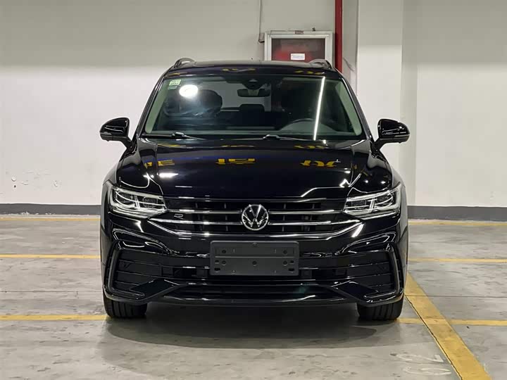 Фото 2 - Volkswagen Tiguan L Pro