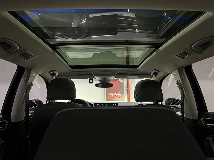 Фото 9 - Volkswagen Tiguan L Pro