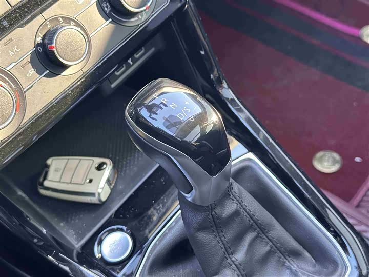 Фото 7 - Volkswagen Tacqua