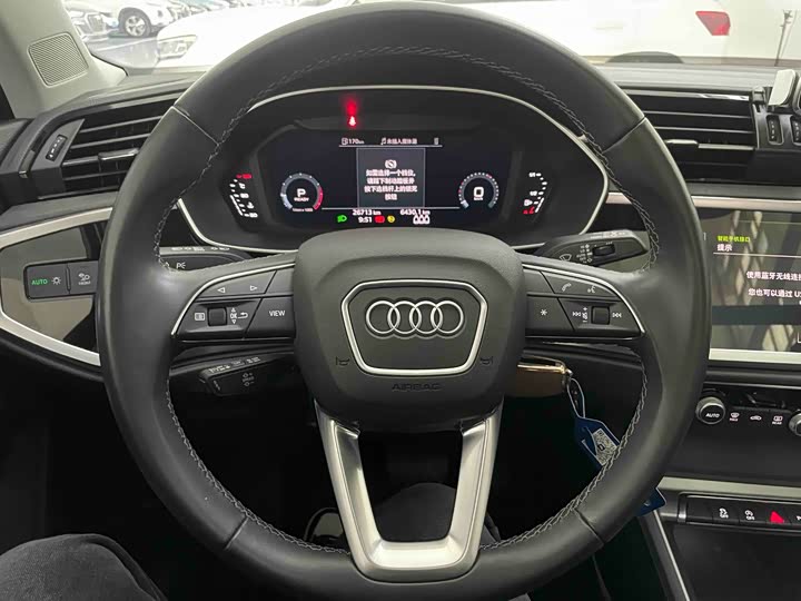 Фото 8 - Audi Q3