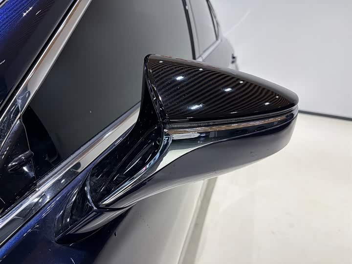 Фото 7 - Lexus ES