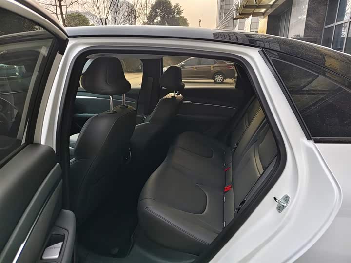 Фото 7 - XPeng Mona M03