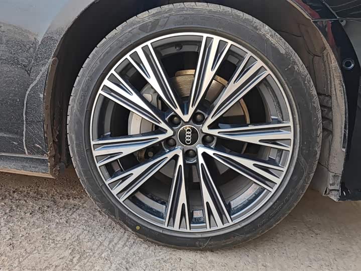 Фото 6 - Audi A6L