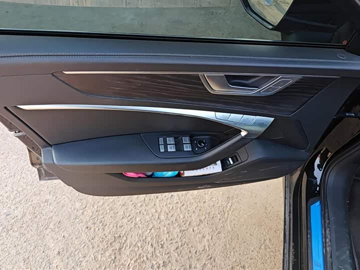 Фото 7 - Audi A6L