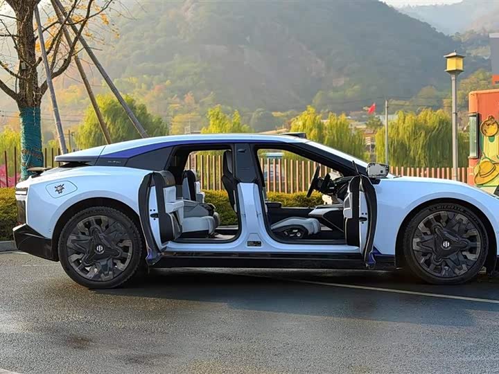 Фото 2 - HiPhi Z