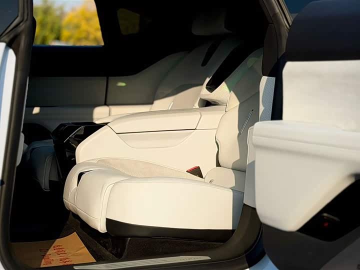 Фото 7 - HiPhi Z