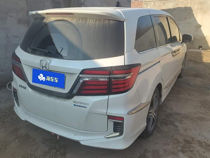 Фото 3 - Honda Elysion