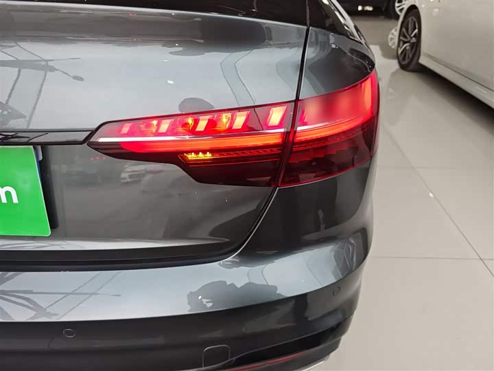 Фото 8 - Audi A4L