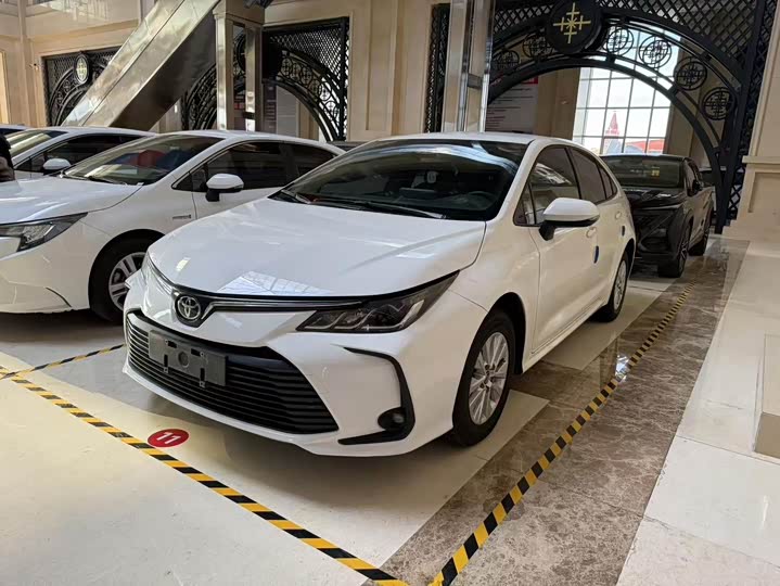 Фото 1 - Toyota Corolla