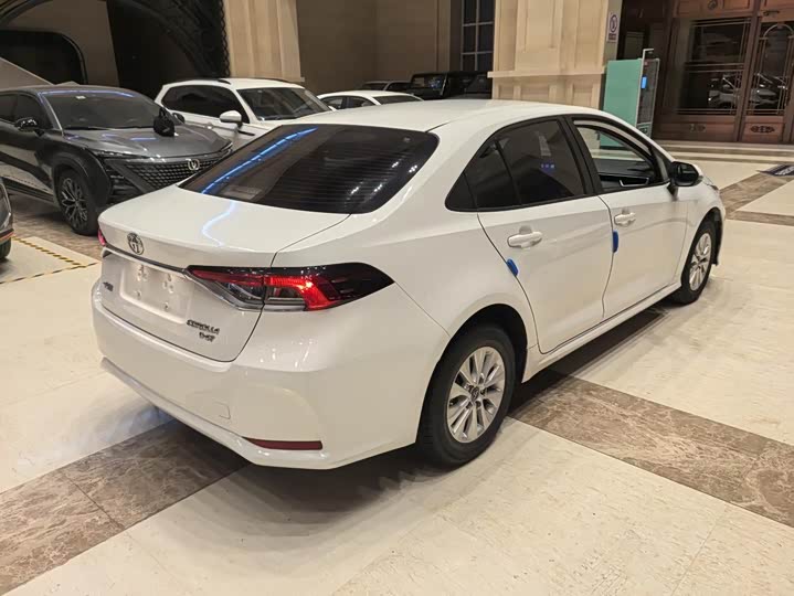 Фото 4 - Toyota Corolla