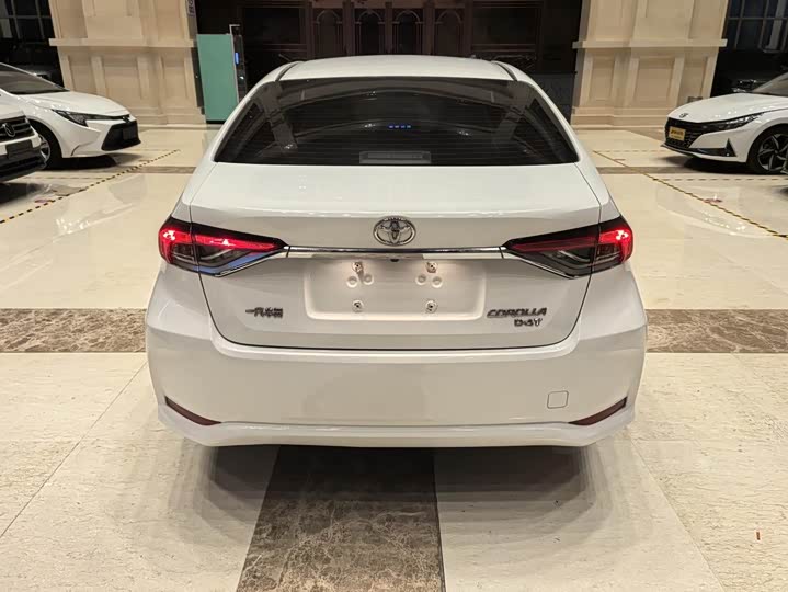 Фото 5 - Toyota Corolla