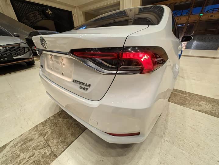 Фото 9 - Toyota Corolla