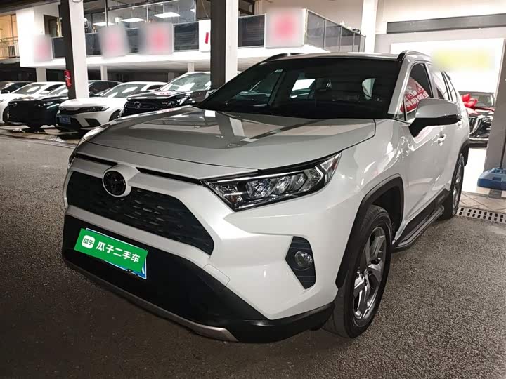 Фото 1 - Toyota RAV4