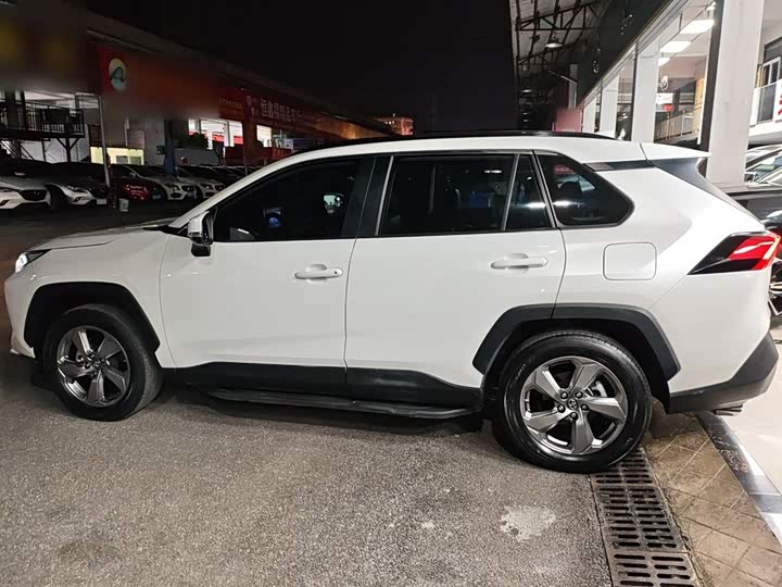 Фото 5 - Toyota RAV4