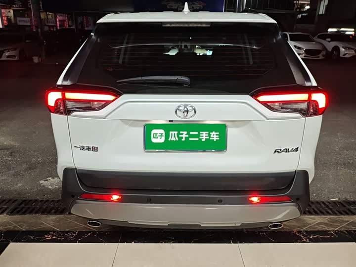 Фото 6 - Toyota RAV4