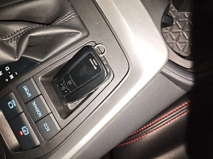 Фото 9 - Toyota RAV4