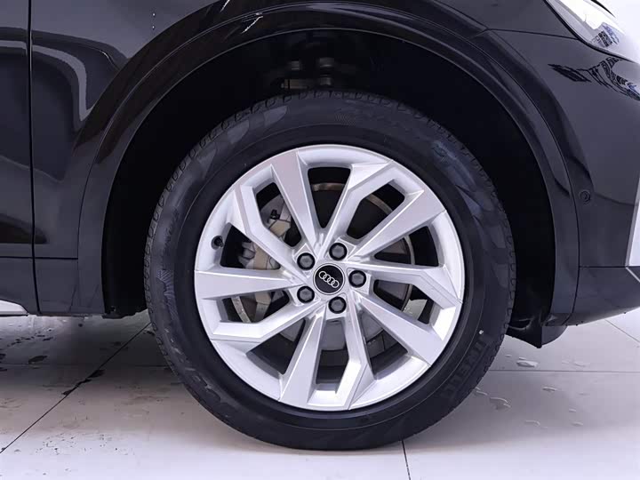 Фото 6 - Audi Q5L