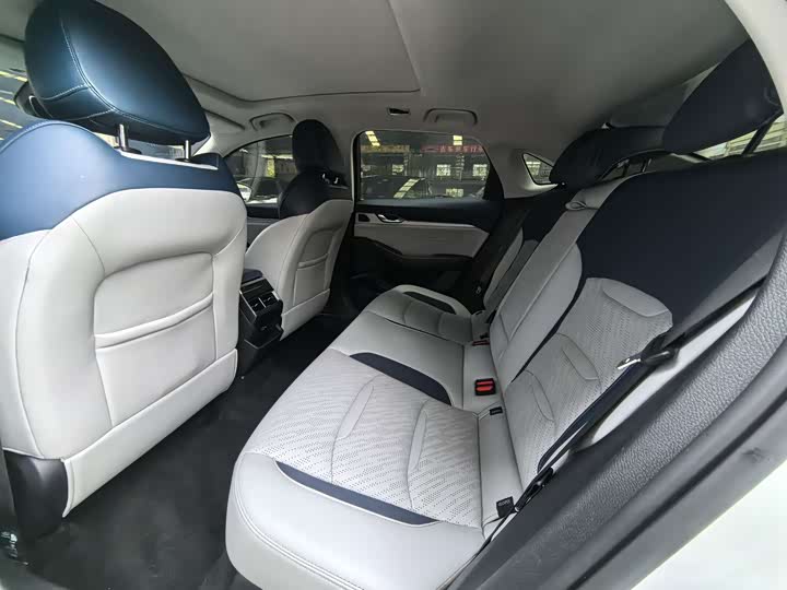 Фото 8 - Geely Preface