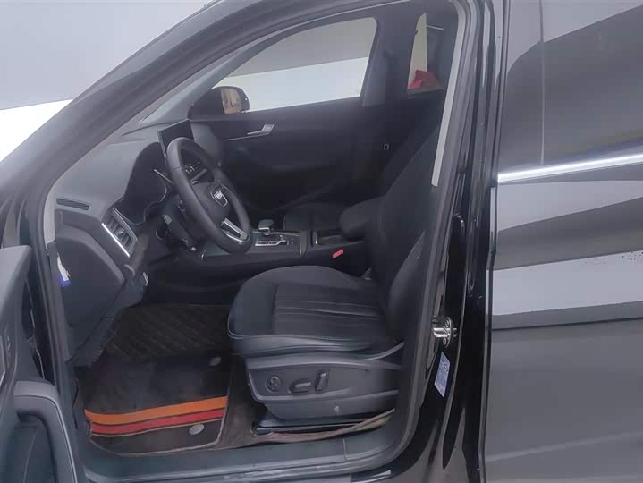 Фото 9 - Audi Q5L