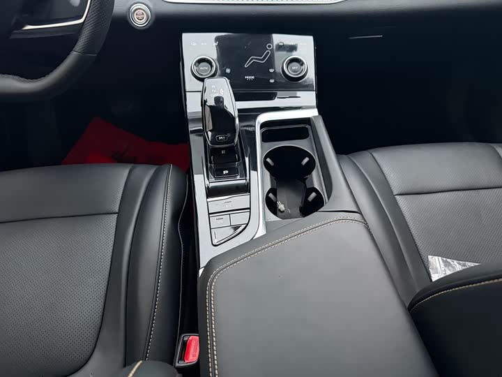 Фото 8 - Bestune B70