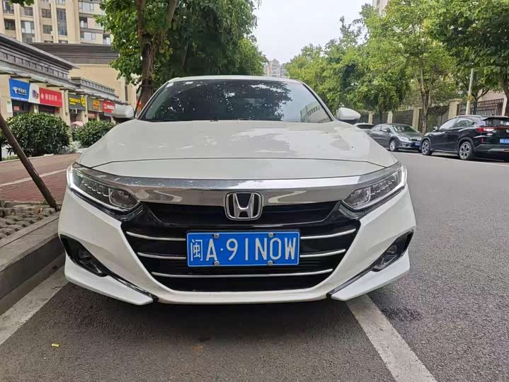 Фото 2 - Honda Accord