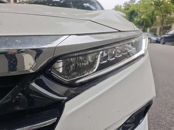 Фото 6 - Honda Accord