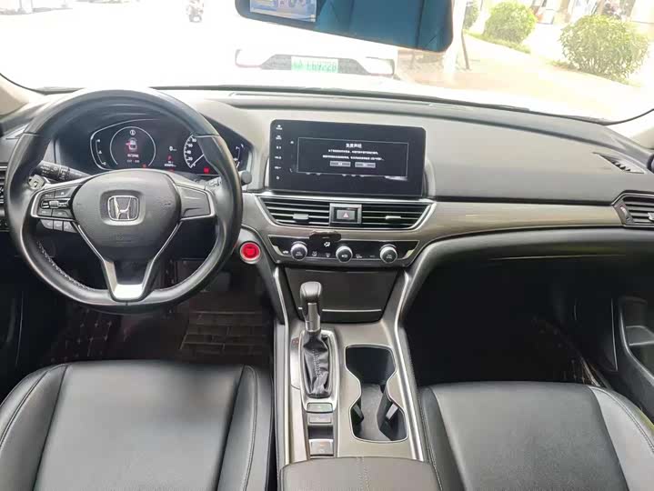 Фото 8 - Honda Accord