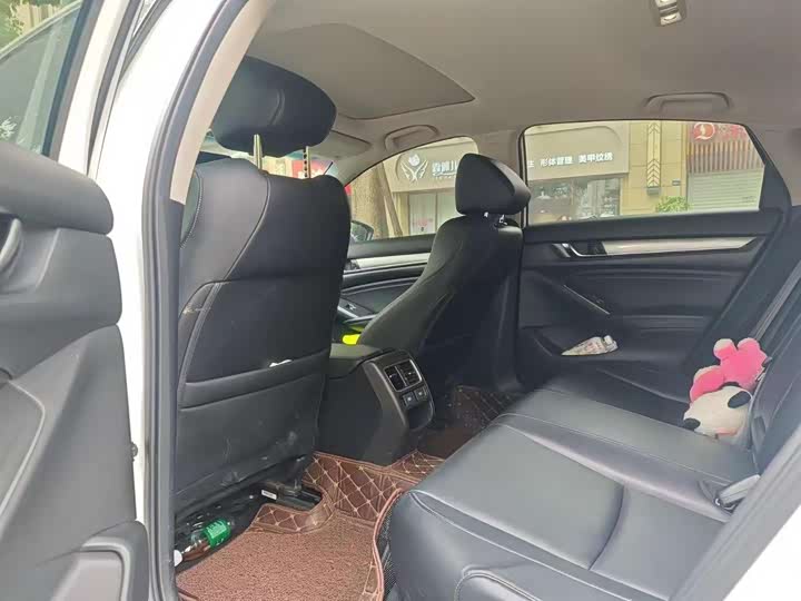 Фото 9 - Honda Accord