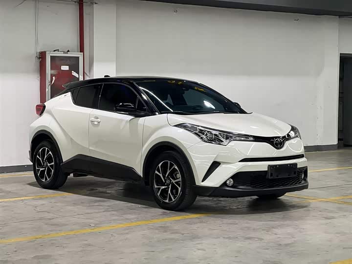 Фото 3 - Toyota C-HR