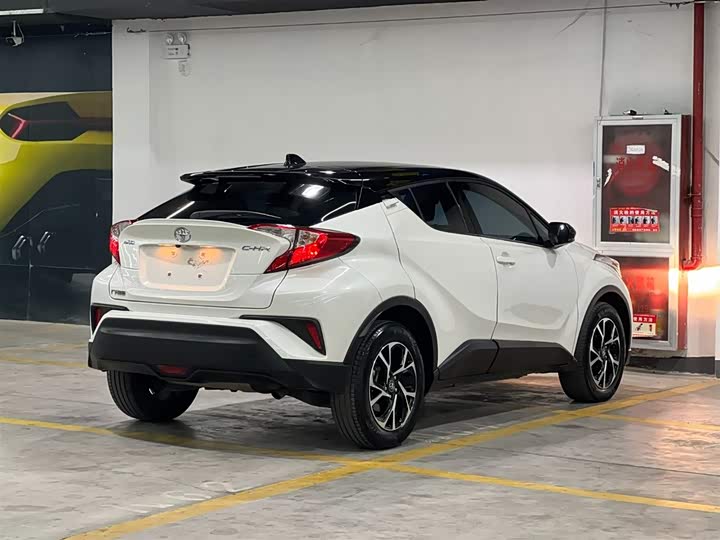 Фото 5 - Toyota C-HR