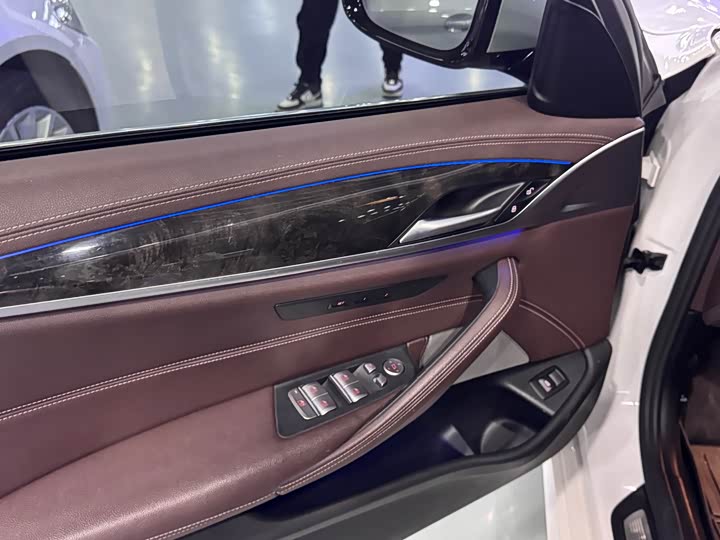 Фото 9 - BMW 5 Series