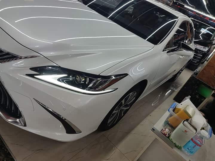 Фото 5 - Lexus ES