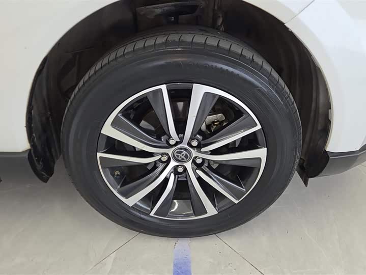 Фото 6 - Toyota Harrier