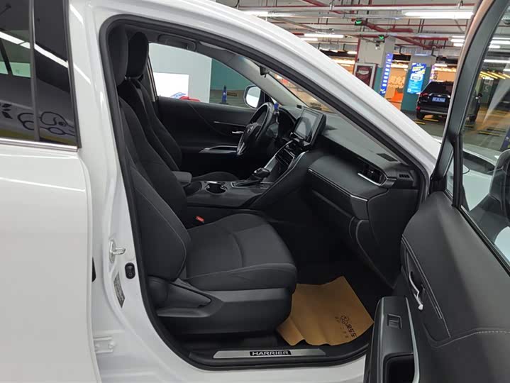 Фото 8 - Toyota Harrier